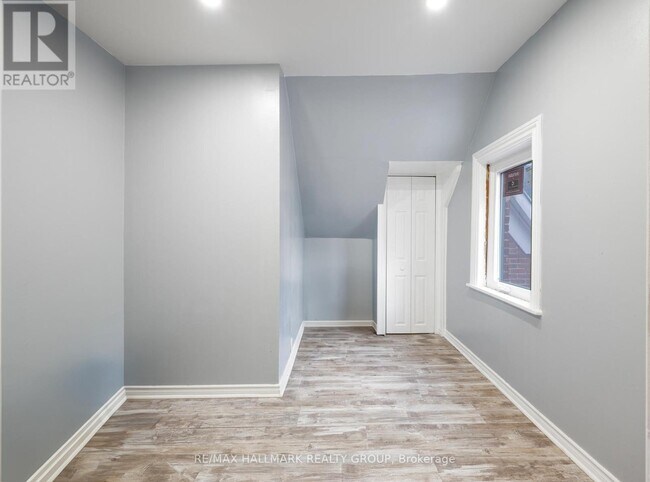 Photo du bâtiment - 5561 Manotick Main St