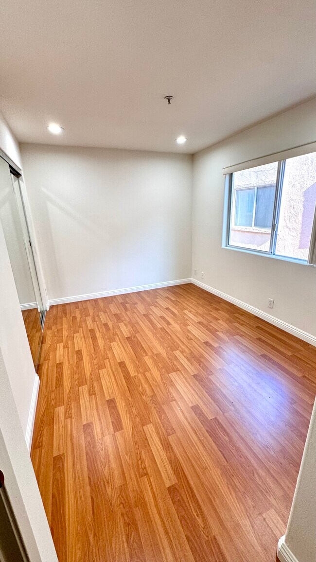 Foto del edificio - 6344 Denny Ave