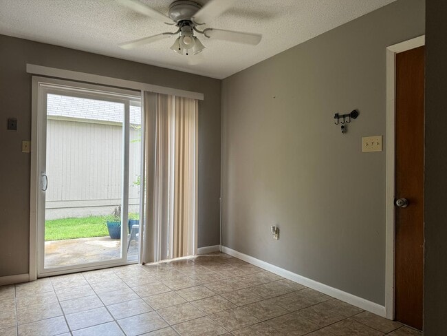 Building Photo - 113 Highland Point Cove