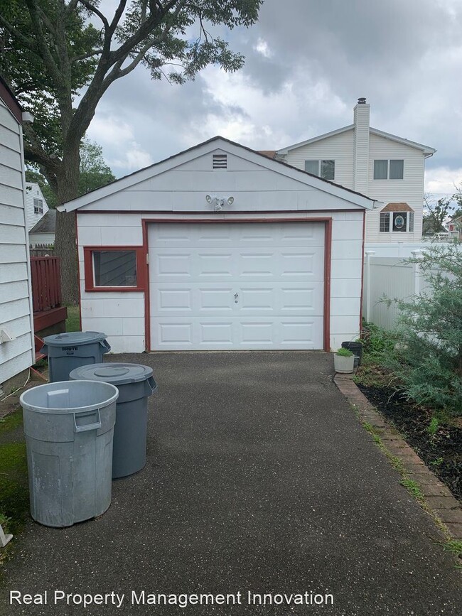 Building Photo - 4 br, 2 bath House - 3350 1st St