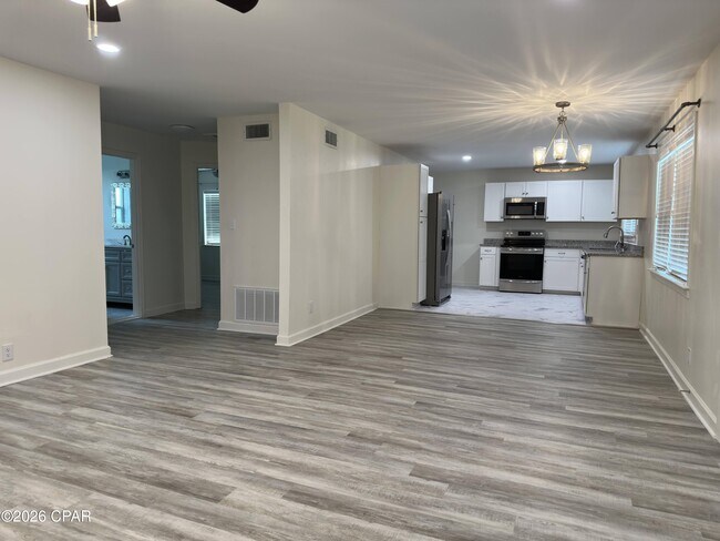 Building Photo - 4900 S Lakewood Dr