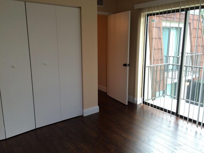 Building Photo - 2160 White Pine Cir