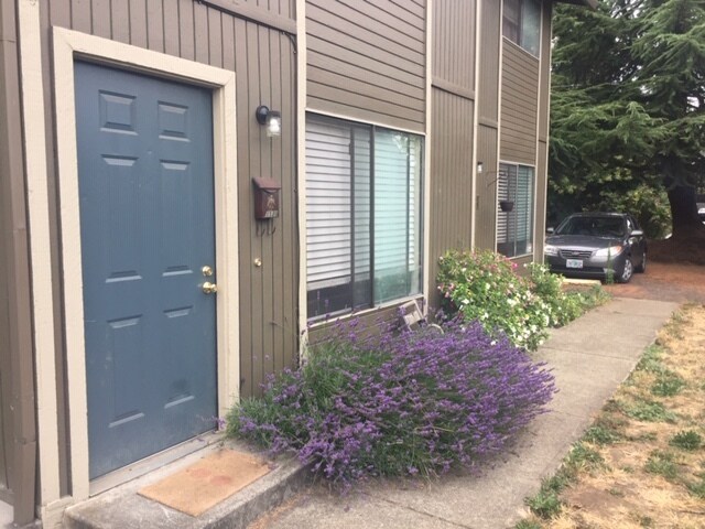 Building Photo - 1528 SE Pardee St.