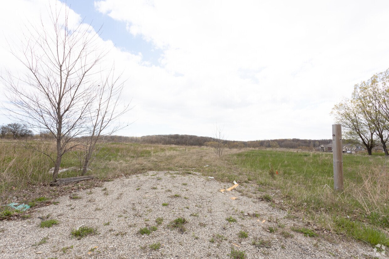 The Oaks at 8100 Apartments 8100 S Orchard Way Oak Creek, WI