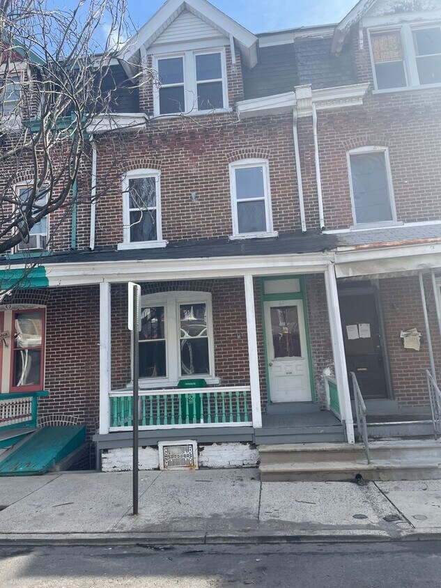 621 Park St Unit 1, Allentown, PA 18102 Room for Rent in Allentown