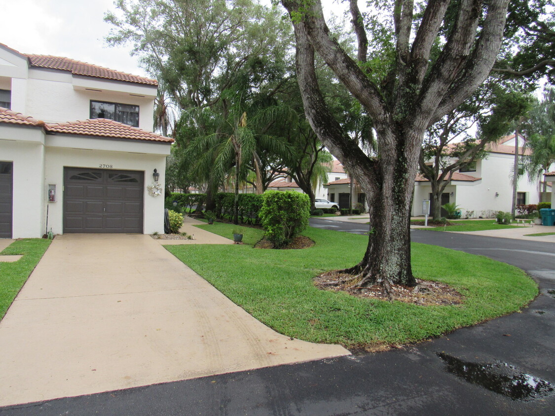 Primary Photo - 2708 Black Oak Way