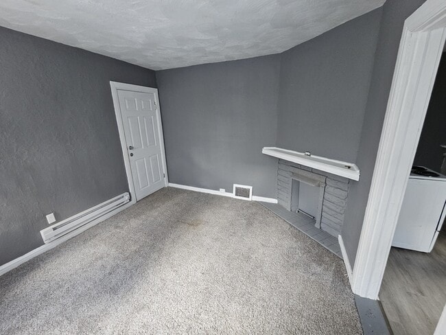 Foto del edificio - 2818 E 127th St