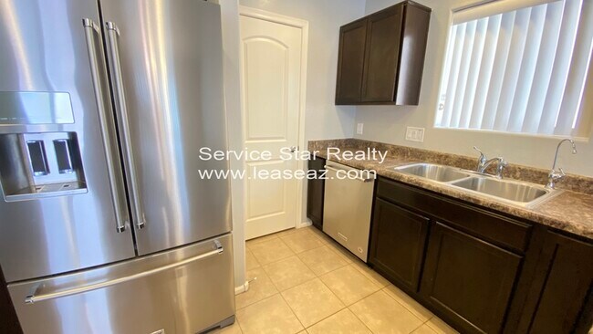 Foto del edificio - 6135 E Paradise Ln