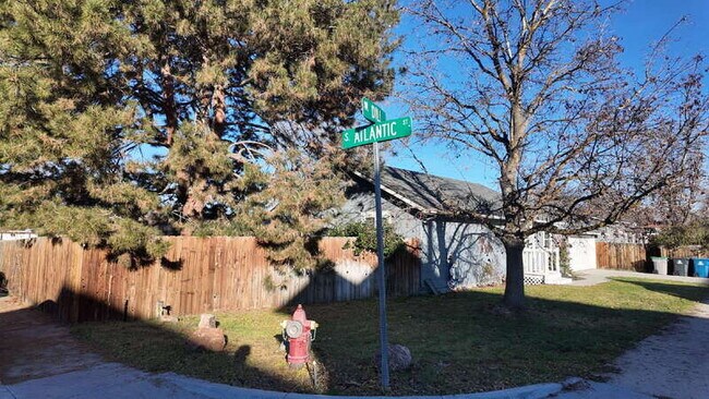 Foto del edificio - 3580 Dill Dr