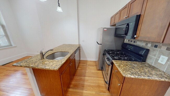 Building Photo - 327 S 12th St