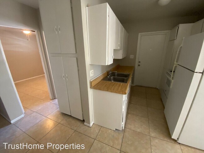 Building Photo - 2 br, 1 bath House - 3013 E Central Boulevard