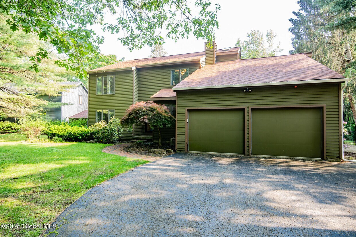 Foto principal - 13 Robinwood Dr