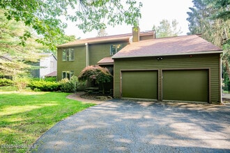 Building Photo - 13 Robinwood Dr