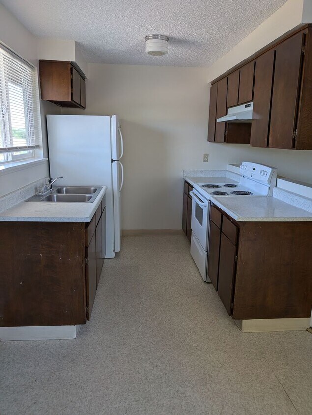 Foto del edificio - One Bedroom, One Bathroom Apartment - Loca...