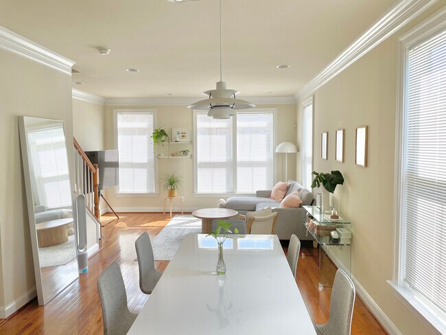 2nd living - 9480 Canonbury Sq