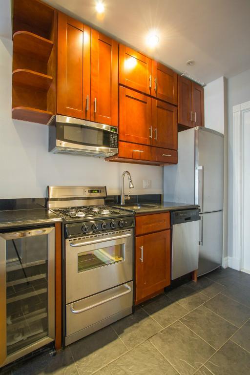 Foto del edificio - 382 E 10th St