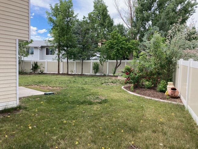 Building Photo - 734 W Sweet Meadow Ln