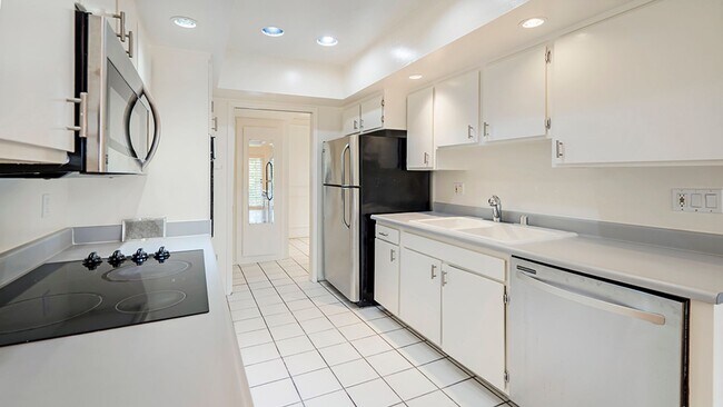 Foto del edificio - Luxury Penthouse Newly Renovated 1 Bed + D...