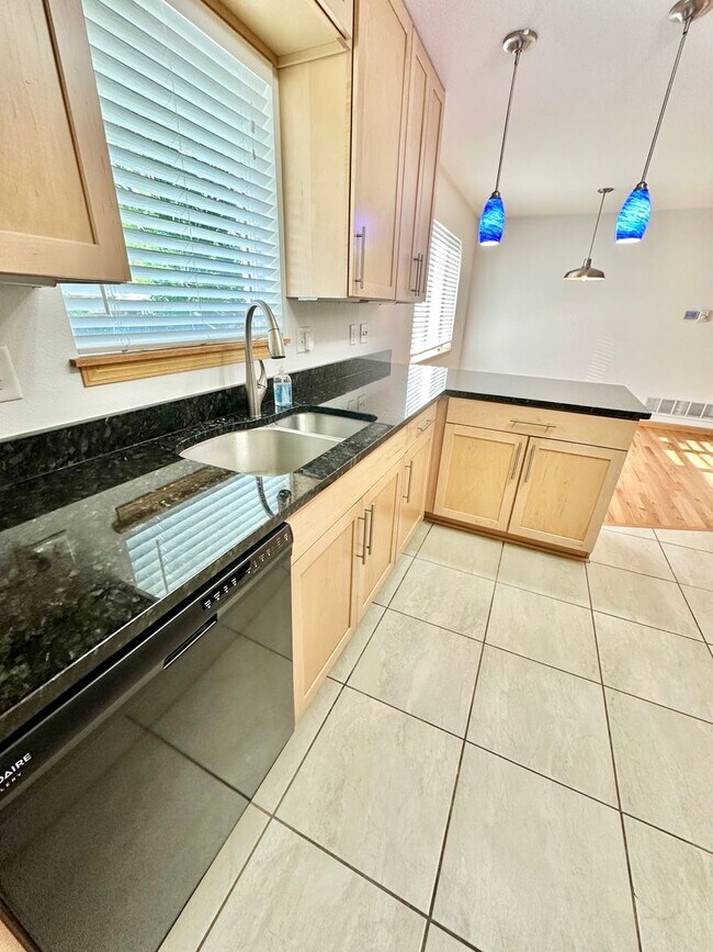 Foto del edificio - 1016 S Taft Hill Road