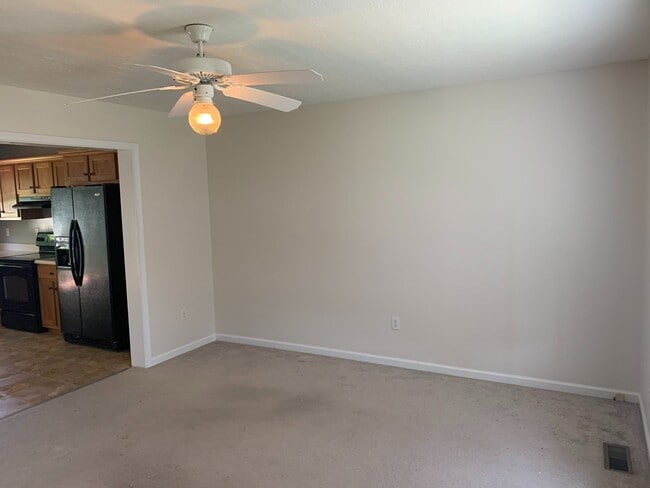 Building Photo - 3 BR 2 BA Cottage