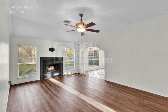 Building Photo - [LEASING SPECIAL] 3 Bedroom, 2 Bathroom Ho...