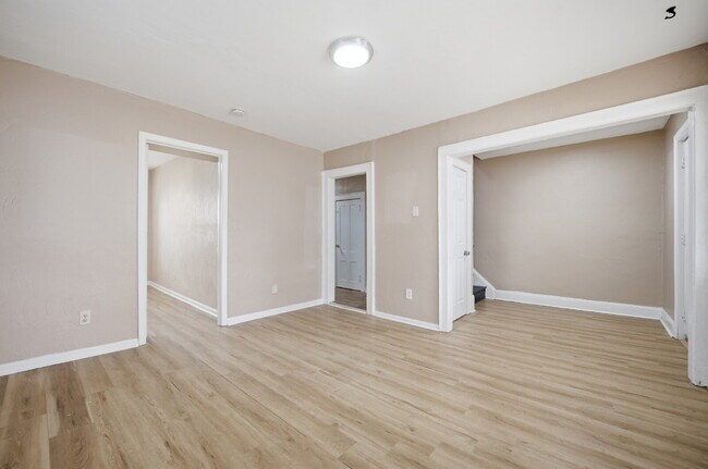 Foto del edificio - WOWZA!  BEAUTIFUL 4 BED, 2 FULL BATH TOWNHOME FOR RENT IN PORTSMOUTH!