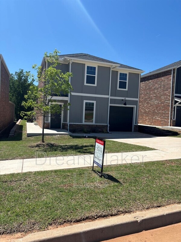 Building Photo - 1020 Varenna Ln