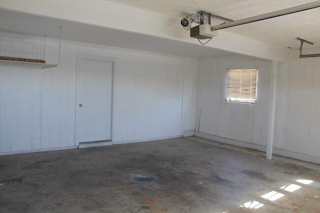 Foto del edificio - LONG TERM! 3 Bedroom 2.5 Bath Pool Home!