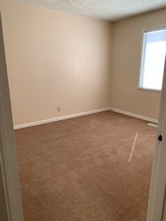 Foto del edificio - 1260 Chanute Ave