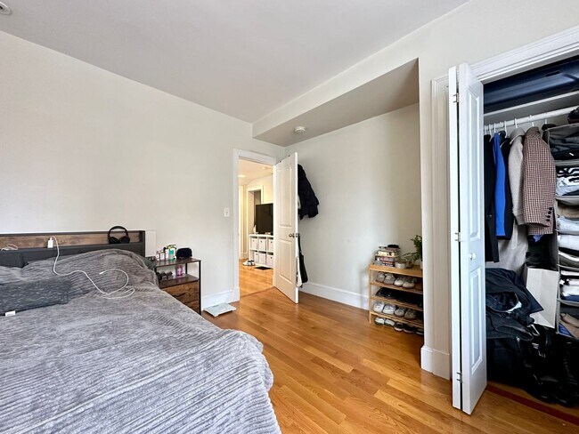 Foto del edificio - 9/1 No Fee! Large 2-level 4BR/2BA near Brigham Circle, Longwood, NU!