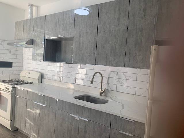 Foto del edificio - 992 McLean Ave