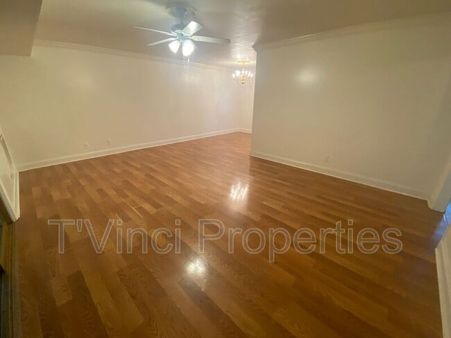 Building Photo - 3070 Bonhurst Dr