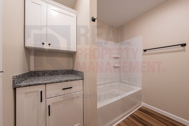 Foto del edificio - 5066 Newton Falls Rd