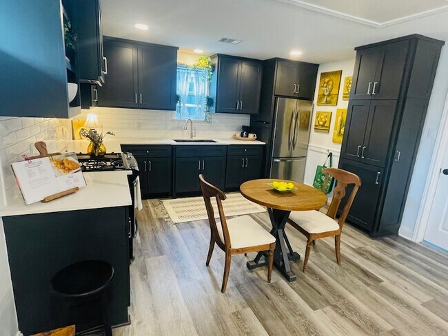 Foto del edificio - 4703 Park Dr