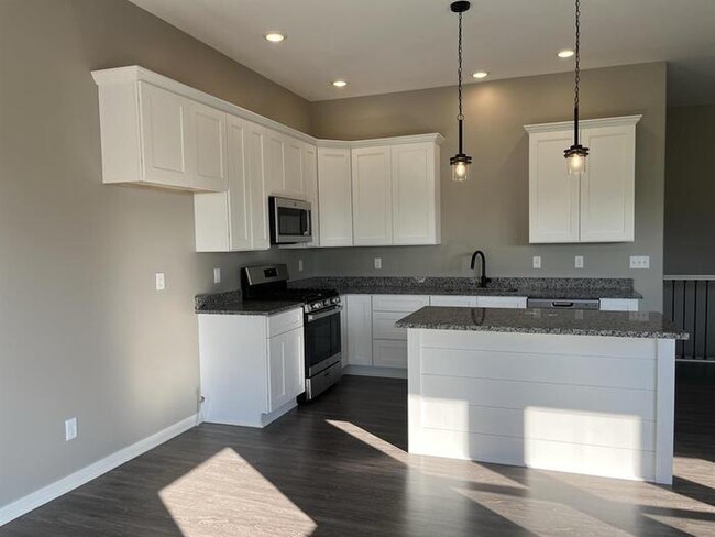 Building Photo - Stunning brand new 3 Bed 2 Bath Ranch Home