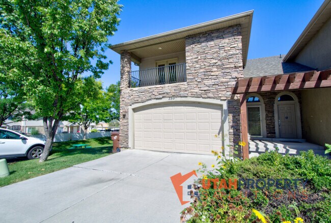 Building Photo - 259 Twin Bridges Ln S