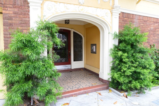 Interior Photo - 3035 Baker