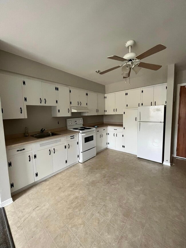 Building Photo - 615 Chalmers Ct