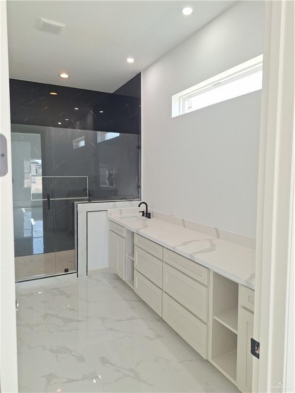 Building Photo - 8 Elm Ave