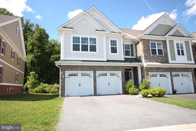 Building Photo - 10916 Fairmont Ln