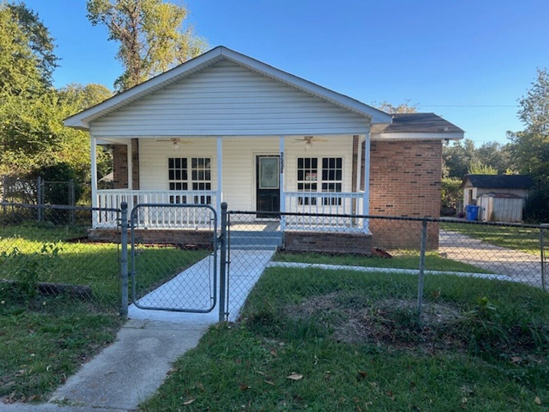 Foto principal - 3530 Beaumont Ave