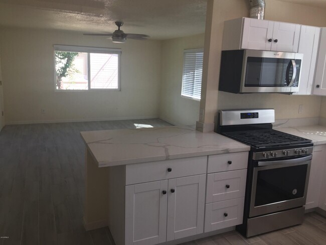 Foto del edificio - 909 E Tuckey Ln