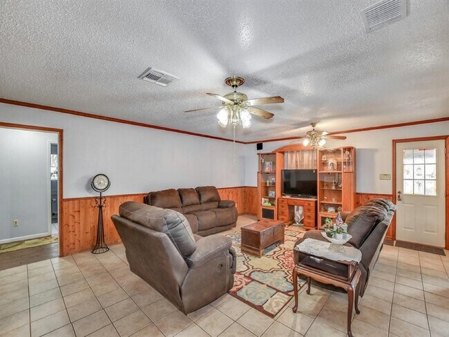 Foto del edificio - 2528 Village Cir Dr