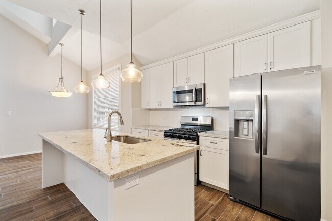 Foto del edificio - 1931 Invermere Dr