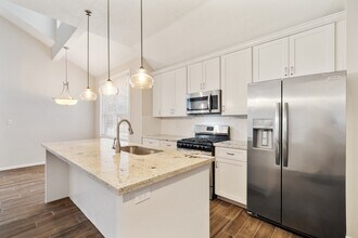 Building Photo - 1931 Invermere Dr