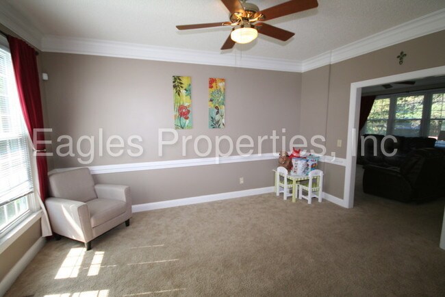 Building Photo - 210 N Marion Dr