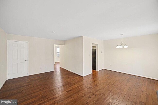 Building Photo - 45 Longmeadow Dr