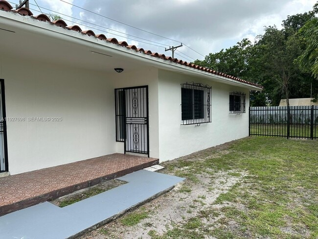 Foto del edificio - 7071 SW 4th St