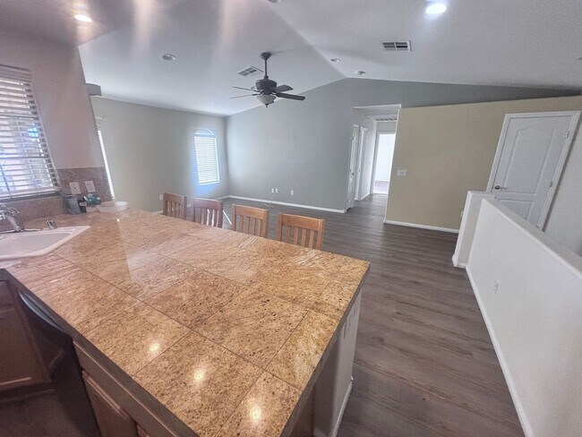 Building Photo - 2 bed / 2 bath Condo in Painted Desert Guard Gated Community