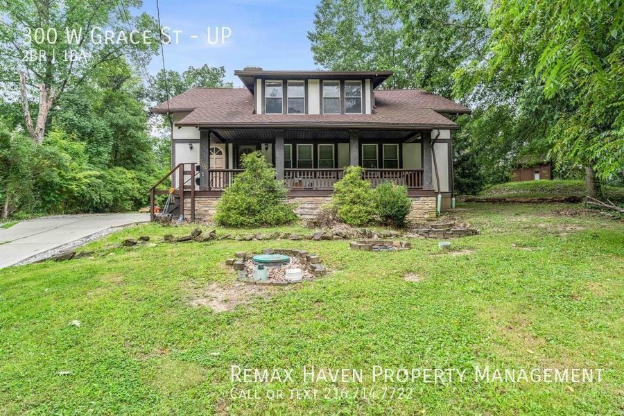Primary Photo - 300 W Grace St. Bedford, OH - Spacious 2 b...